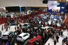 Penjualan Mobil Meroket...