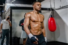 Errol Spence Tolak Menyerah...