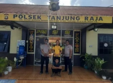 Tak Terima Ditagih Utang,...