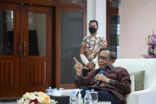 Mahfud MD Telepon Kapolda...