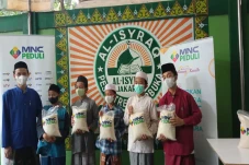 Terima Bantuan Beras...