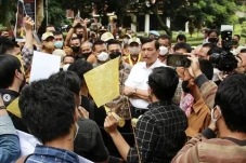 Pesan Luhut Saat Dihadang...