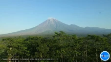 Gunung Semeru Masih...
