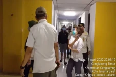 Muda-Mudi Tanpa Busana...