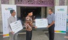 MNC Peduli Serahkan...
