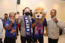 Silaturahmi dengan Aremania,...