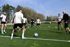 AC Milan vs Genoa: Pacuan...