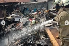 Pool Bus Cakung Terbakar