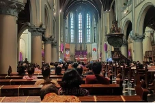 Jumat Agung, Gereja...