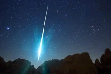 Meteor Antarbintang...