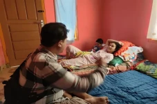 Perempuan yang Pertahankan...