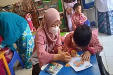 MNC Peduli Serahkan...