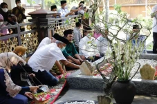 Ziarah ke Makam Gus...