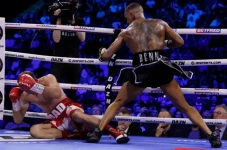 Petinju Raja KO Conor...