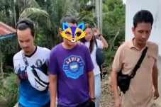 Tinju dan Cekik Istri...
