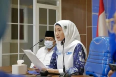 Desy Ratnasari Berduka,...