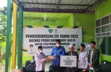 Bupati Chaidir Salurkan...