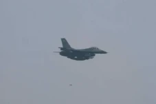 Fighter F-16 Fighting...