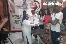 Ratusan Penyanyi Asal...