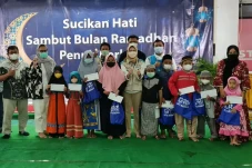 YBM PLN Bekasi Salurkan...