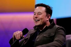Elon Musk: Semua Orang...