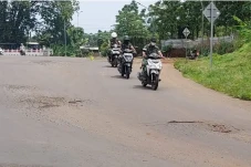 Kerusakan Jalan Lingkar...