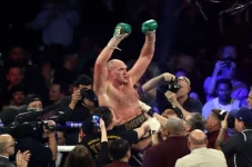 Kalahkan Dillian Whyte,...