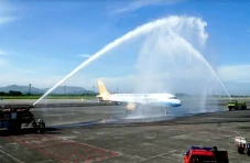 Bandara Hasanuddin Sambut...