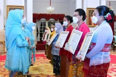 Hari Kartini, Iriana...