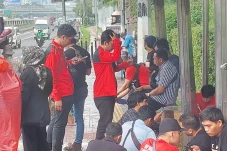 Demo 21 April, Ratusan...