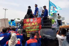 Ribuan Buruh Akan Gelar...