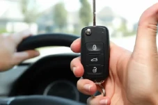 Tips Sewa Mobil Untuk...