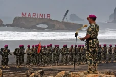 Sandang Baret Ungu,...