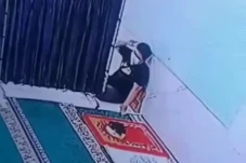 Jamaah Buka Puasa, Pria...