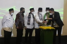 Hari Bumi, Anies Luncurkan...