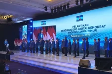 Dilantik Jadi Ketua...