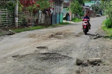 Awas Jalan 25 Km Lintas...