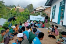 Bukber di Desa Bayan...