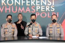 Polisi Blokir Rekening...