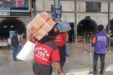 Senangnya Porter Stasiun...