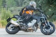 KTM Duke dengan Mesin...
