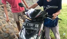 Tabrak Tiang Listrik,...