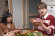 Onew SHINee Cicipi Soto...