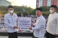 Pemkot Makassar Serahkan...