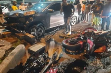 Mobil Vs Motor di Jimbaran...