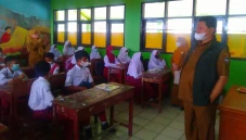 Tren Positif COVID-19...