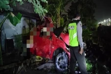 Kereta Api Tabrak Mobil...