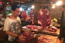 Curhat Pedagang Daging...