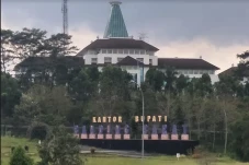 Diberi THR Rp1,5 Juta,...