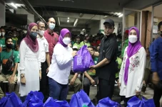 Perempuan Bangsa Bagikan...